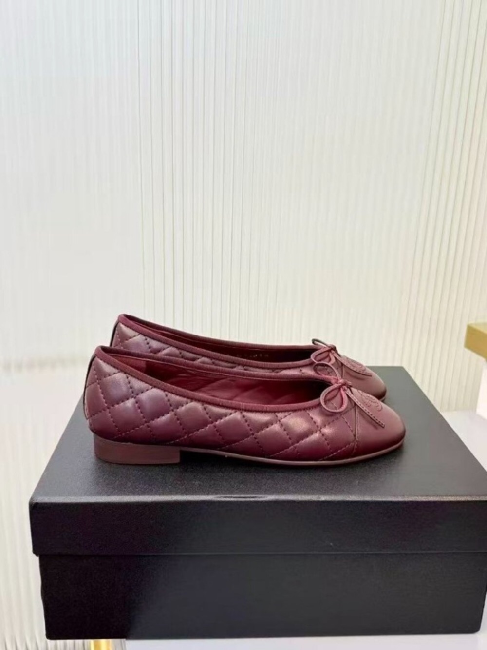 @CHANEL Quilted Burgundy Leather CC Bow Ballet Flats - Picture 2 of 6